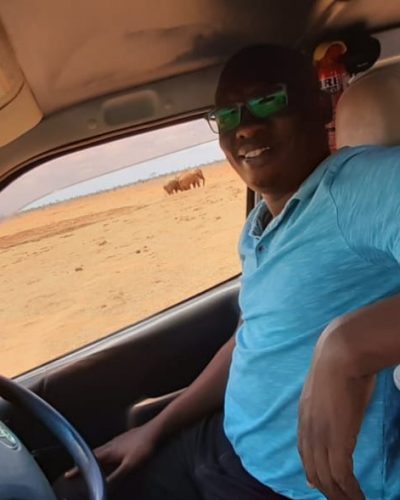 venant-ndambo-holaa-safari-driver